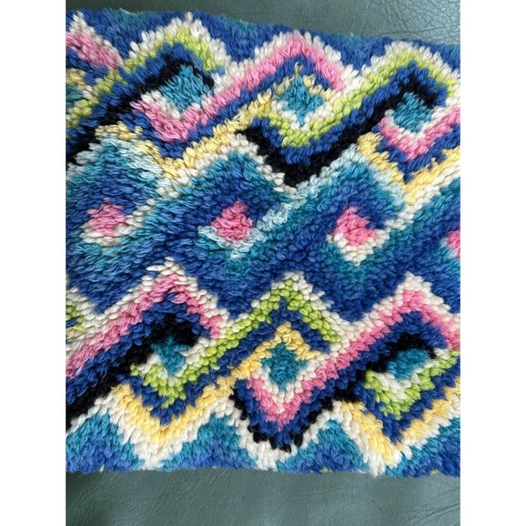 1970s latch hook pillow chevron stripes multicolored Boho chic - Picture 2 of 5